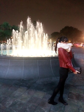 「アイテム（ライダースジャケット、レッド系）」を使った、Gemma OuYangさん（レディース・165cm）の冬コーディネート