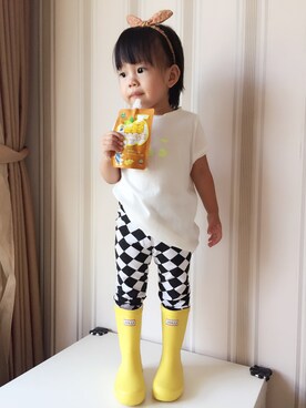 「雨靴のアイテム（ブーツ、イエロー系）」を使った、大当当响当当さん（キッズ・90cm）の秋コーディネート