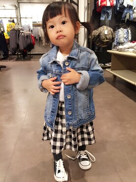 「ZARA KIDSのアイテム（デニムジャケット、ブルー系）」を使った、大当当响当当さん（キッズ・90cm）の秋コーディネート