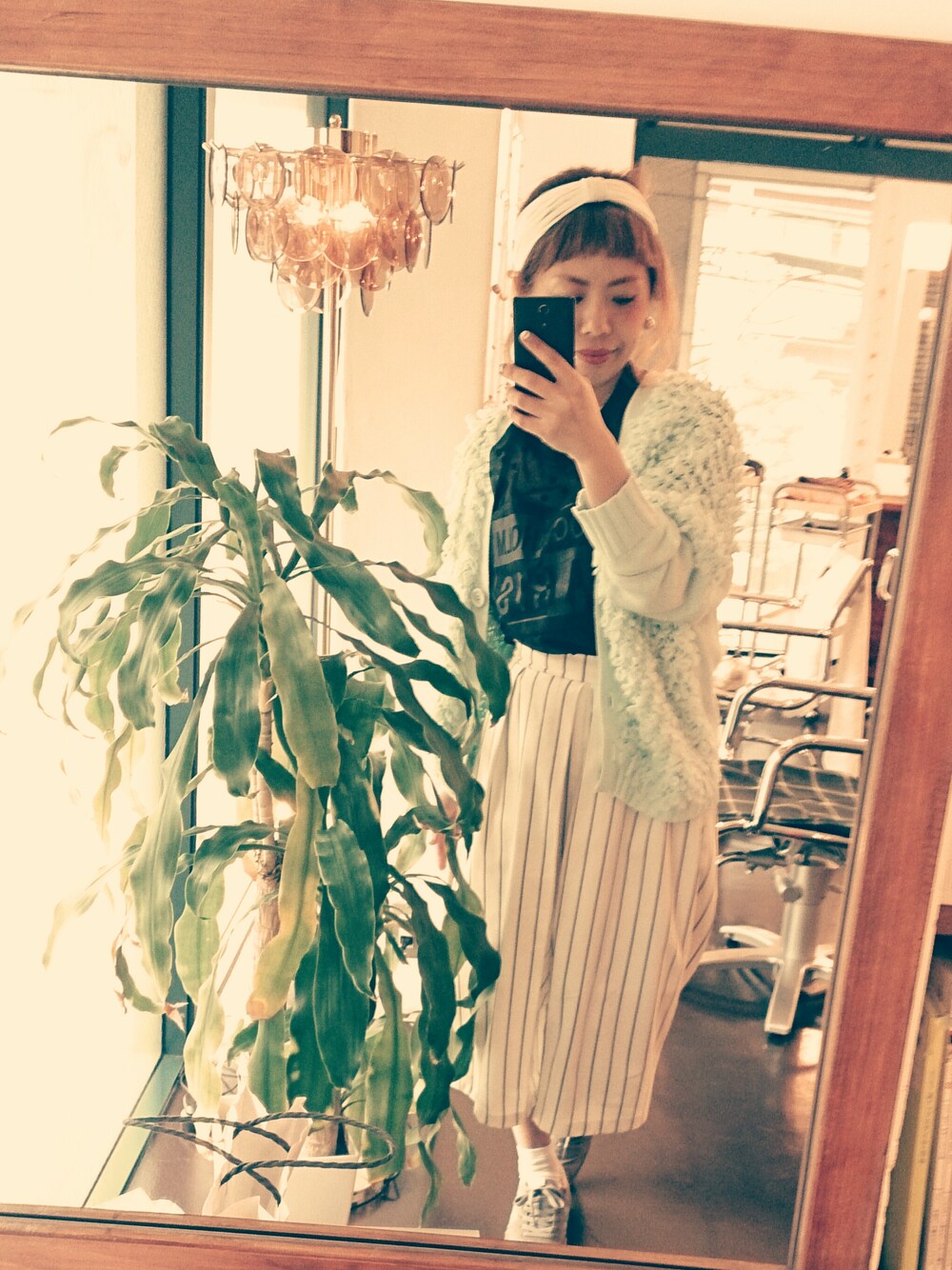 「ドット、シースルー、ガウチョパンツ、ストライプパンツ、スニーカー、カーディガン、ヘアバンド、ミントグリーン、春コーデ」｜「NOMINEのﾘﾝｸﾞﾎﾞﾘｭｰﾑCD（カーディガン/ボレロ、グリーン系）」を使った、くみこさん（レディース・150cm）の春コーディネートの1枚目の写真
