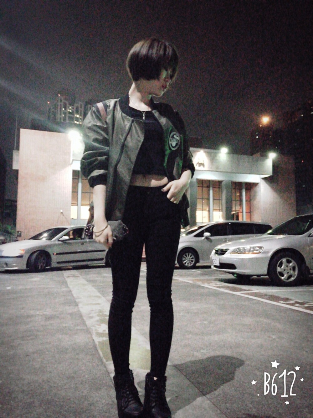 「xoxo girlのアイテム（ミリタリージャケット、グリーン系）」を使った、Zoey Weiさん（レディース・158cm）の春コーディネートの1枚目の写真