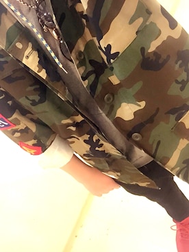 「OFF-WHITE」｜「アイテム（ミリタリージャケット）」を使った、SHOGO.Uさん（メンズ・185cm）の春コーディネート