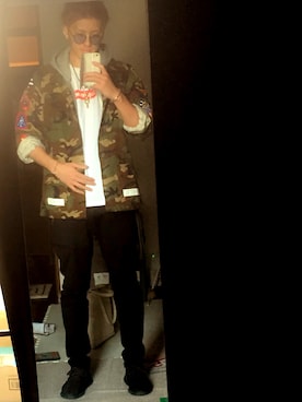 「OFF-WHITE」｜「アイテム（ミリタリージャケット）」を使った、SHOGO.Uさん（メンズ・185cm）の春コーディネート