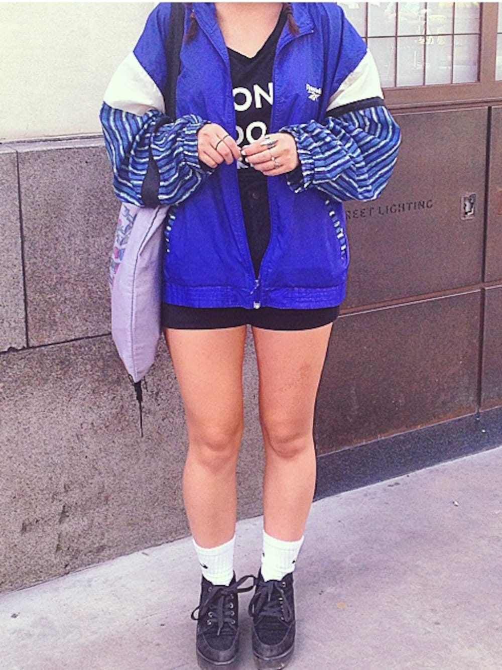 「FOREVER 21、MONKI、LONDON、fashion、girl、blue、jacket 、black、simple」｜「FOREVER 21のアイテム（シャツ/ブラウス、ブラック系）」を使った、makuitakuraさん（レディース・157cm）の夏コーディネートの1枚目の写真