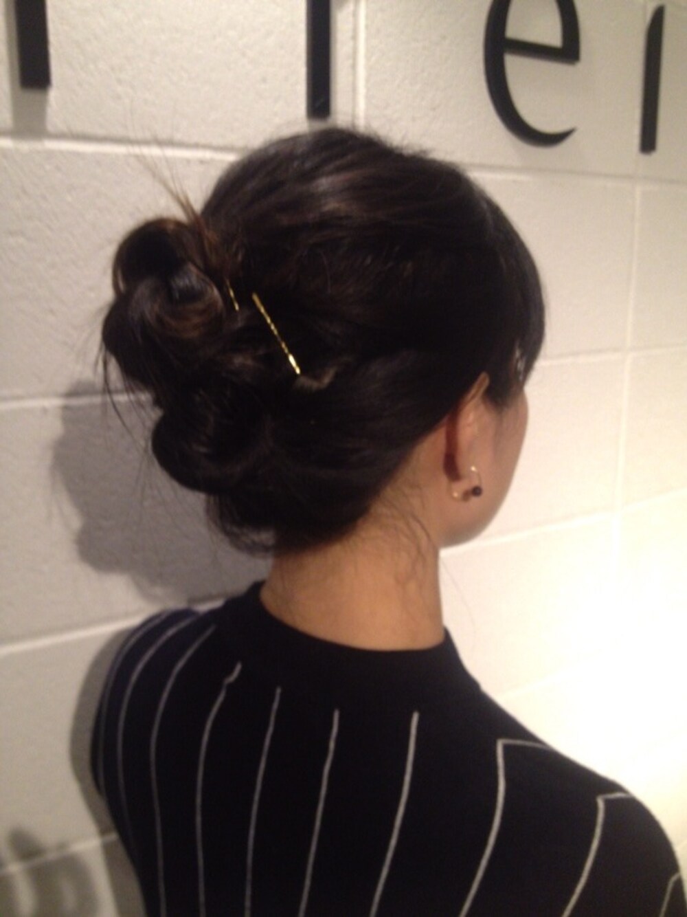「美容室、ヘアアレンジ、アメピン」｜「no brandのアイテム（その他ヘアアクセサリー、ゴールド系）」を使った、結子さん（レディース・156cm）の秋コーディネートの1枚目の写真