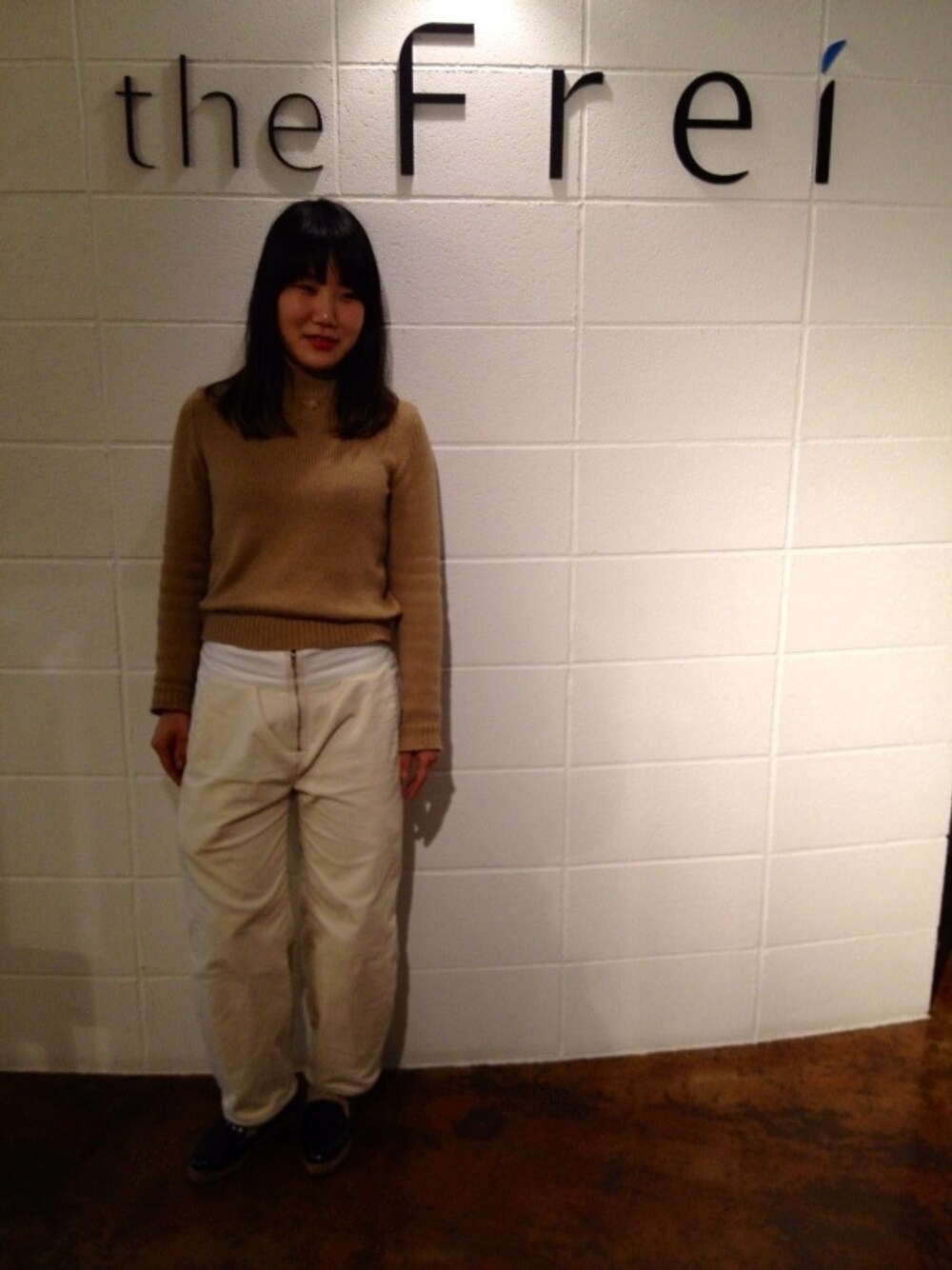 「UNIQLO、archi、ベージュコーデ、ホワイトパンツ、天然石、麻」｜「UNIQLOのアイテム（ニット/セーター、ベージュ系）」を使った、結子さん（レディース・156cm）の冬コーディネートの1枚目の写真