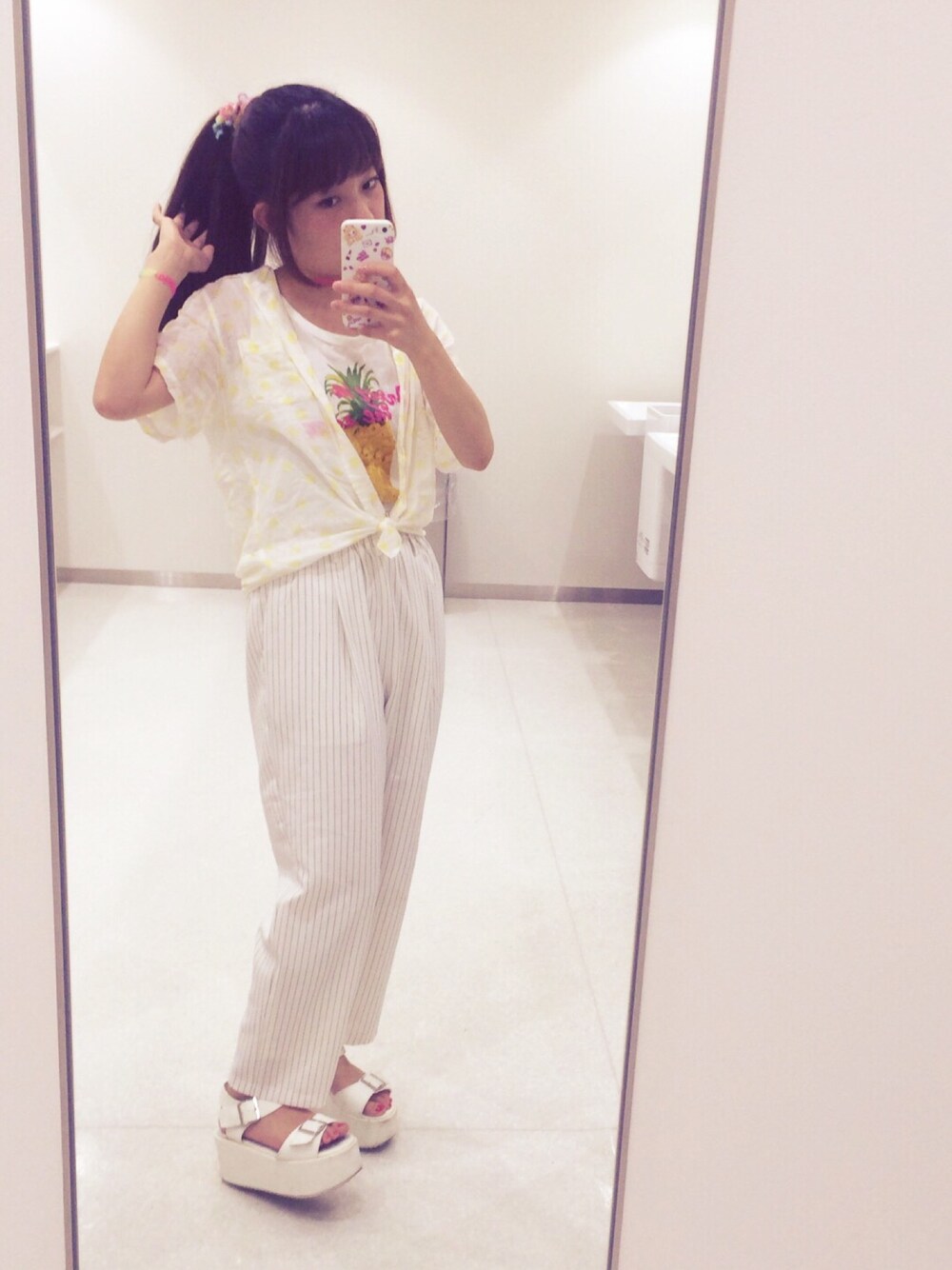 その他のシャツ/ブラウス、ホワイト系のタンクトップ、その他のその他を着用したレディースの秋コーディネートの1枚目の写真