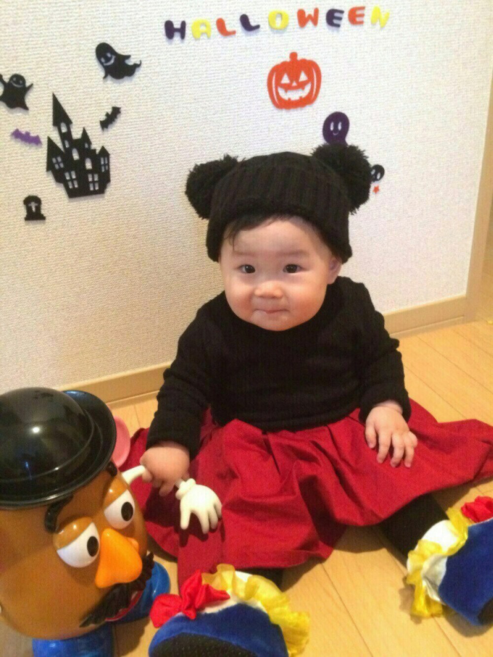 「景樹にハロウィン2016、HALLOWEEN2016、ベビーコーデ、赤ちゃんコーデ、9ヶ月、ミニー、ディズニーコーデ、TDL、TDS、WEAR HALLOWEEN 2016」｜「no brandのアイテム（ニットキャップ/ビーニー、ブラック系）」を使った、☺︎May☺︎さん（キッズ・70cm）の秋コーディネートの1枚目の写真