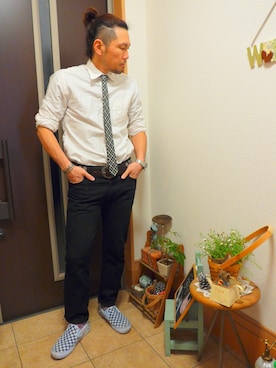 「アイテム（バングル/リストバンド）」を使った、tomolex さん（メンズ・172cm・30代）の冬コーディネート