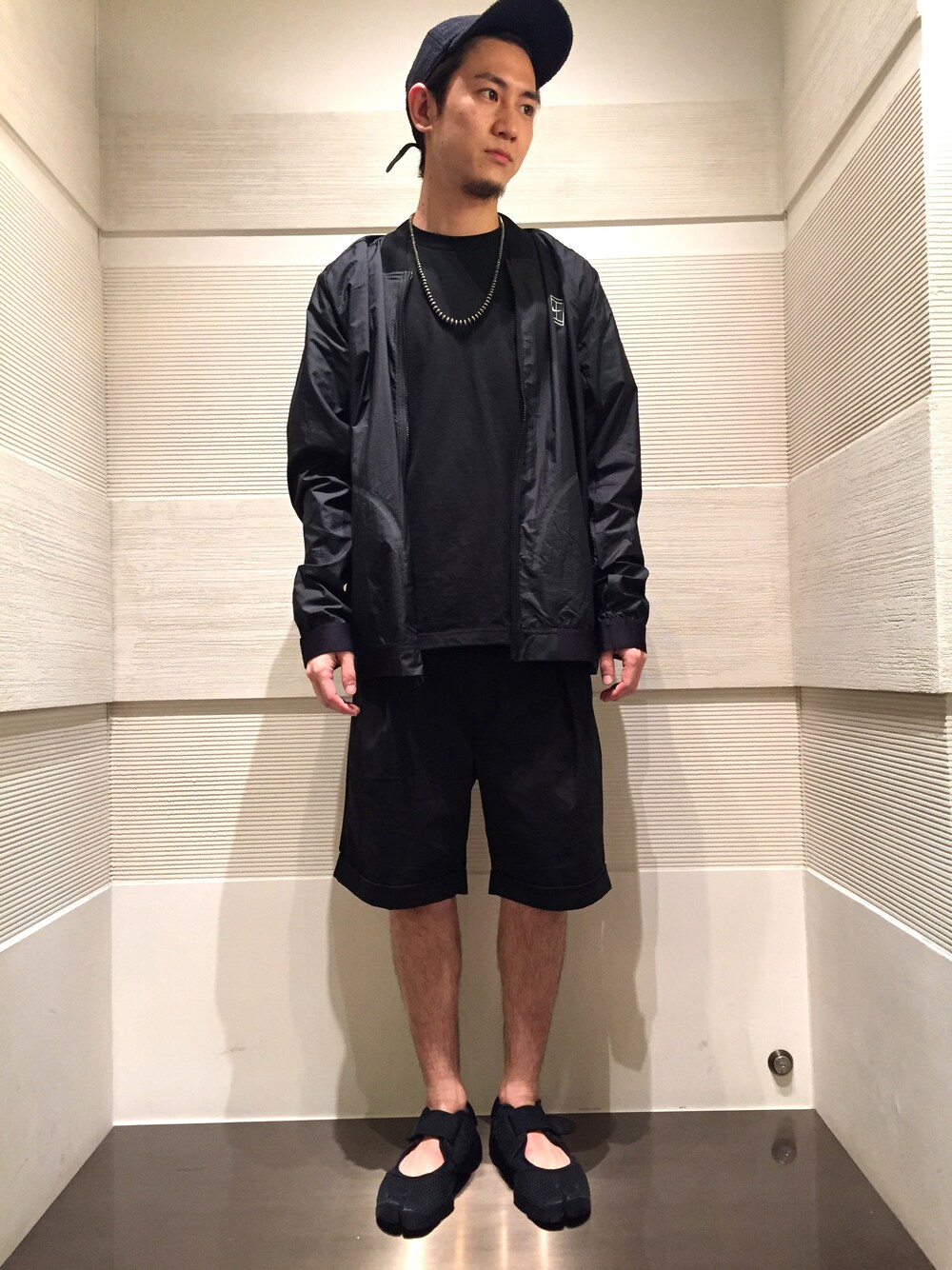 「NIKE、ブラック、ショーツ、nano・universe、ブラックコーディネート」｜「RACALのRACAL(ラカル)/ Pile OP CAP（キャップ、ブラック系）」を使った、NANO・UNIVERSE LIBRARY 新宿 STAFFさん（メンズ・170cm）の夏コーディネートの1枚目の写真