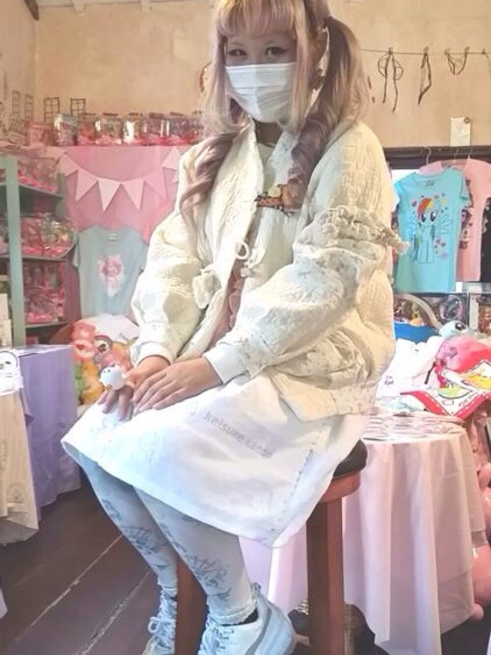 「selectshop、多分絶対、Keisuke Kanda、スカート、タイツ、白コーデ、白、スナップ、MA-1」｜「多分絶対の空でも陸でも（ブルゾン、ベージュ系）」を使った、ゆいゆいさん（レディース・156cm）の秋コーディネートの1枚目の写真