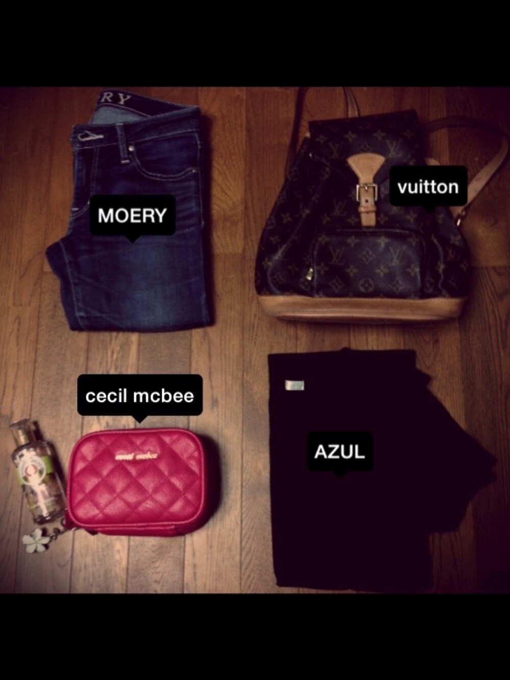 「デニム、ブラック、ブラウン、ピンク、フィグ」｜「MOERYのアイテム（デニムパンツ、ブルー系）」を使った、MANAさん（レディース・151cm）の秋コーディネートの1枚目の写真