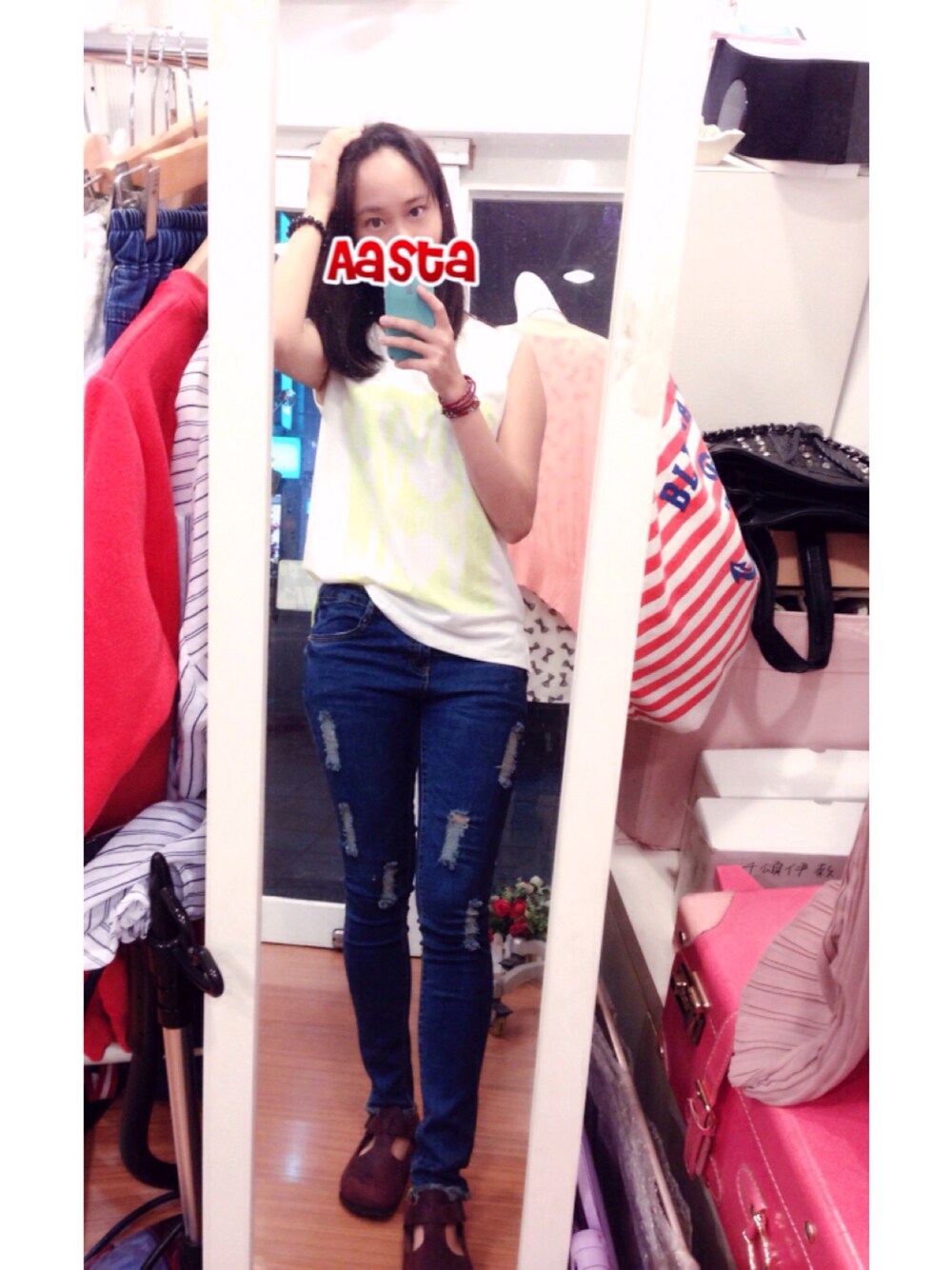 「ootd、simpleisthebest、danim、birkenstock」｜「DOLCE&GABBANAのアイテム（デニムパンツ、ブルー系）」を使った、Aasta ＊Asukaさん（レディース・162cm）の秋コーディネートの1枚目の写真