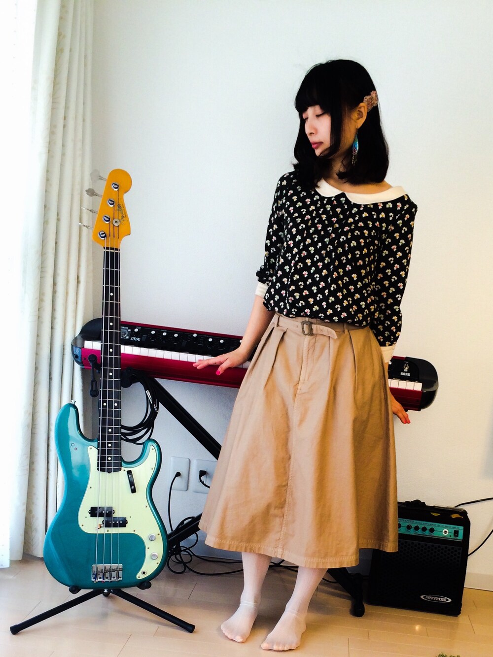 「ライブ衣装、レトロ」｜「UNIQLOのアイテム（ワンピース、グリーン系）」を使った、asumiさん（レディース・158cm）の冬コーディネートの1枚目の写真