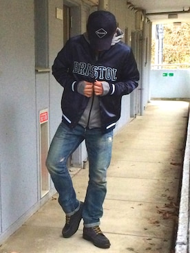 「F.C.R.B.（エフシーアールビー）のアイテム（スタジャン）」を使った、カズさん（メンズ・177cm）の春コーディネート