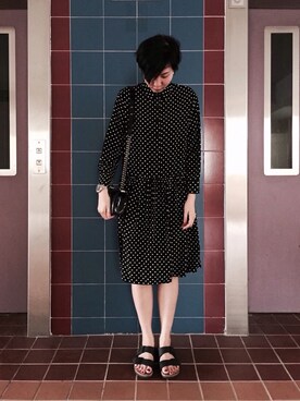 「アイテム（ビーチサンダル、ブラック系）」を使った、lizzieさん（レディース・170cm）の冬コーディネート