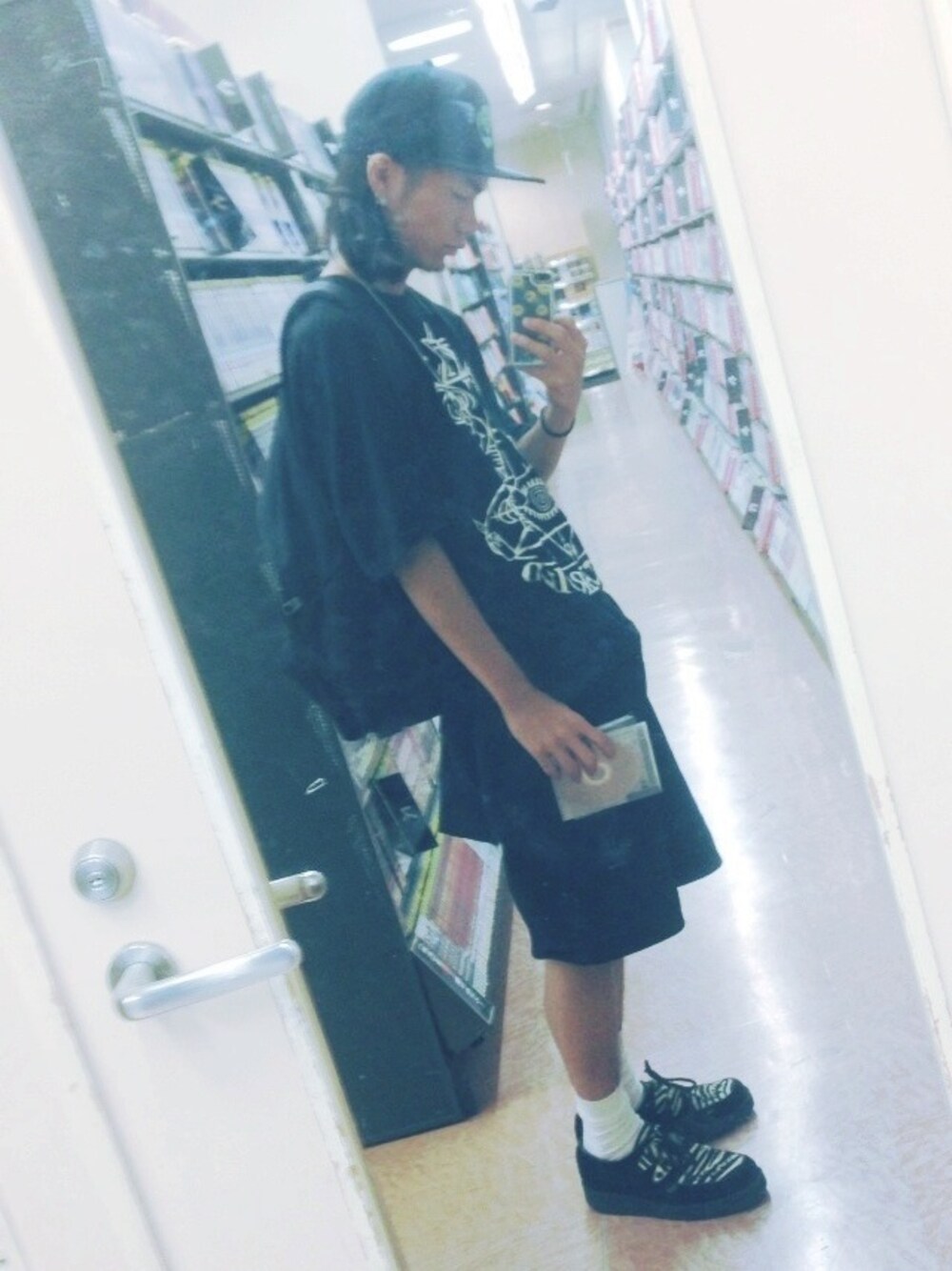 「ビッグT、HIRO、黒、ジョイリッチ(JOYRICH)、JOYRICH」｜「JOYRICHのアイテム（その他パンツ、ブラック系）」を使った、h1さん（メンズ・171cm）の夏コーディネートの1枚目の写真