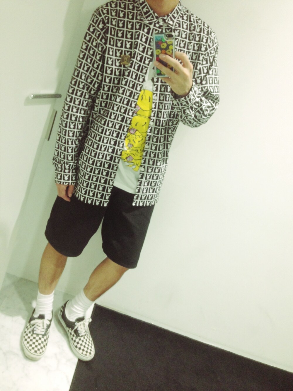 「JOYRICH、PLAYBOY、シャツスタイル、ショーツ、秋のコーデ、スケータースタイル」｜「JOYRICHのアイテム（シャツ/ブラウス、ブラック系）」を使った、h1さん（メンズ・171cm）の秋コーディネートの1枚目の写真
