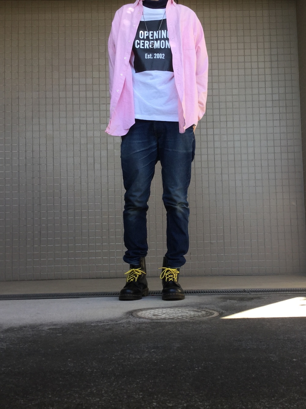 「古着、古着MIX、スキニーデニム、タートルネック、ブーツ、デニム、Tシャツ」｜「CHEAP MONDAYのアイテム（デニムパンツ、ブルー系）」を使った、ryoh.sさん（メンズ・170cm）の冬コーディネートの1枚目の写真