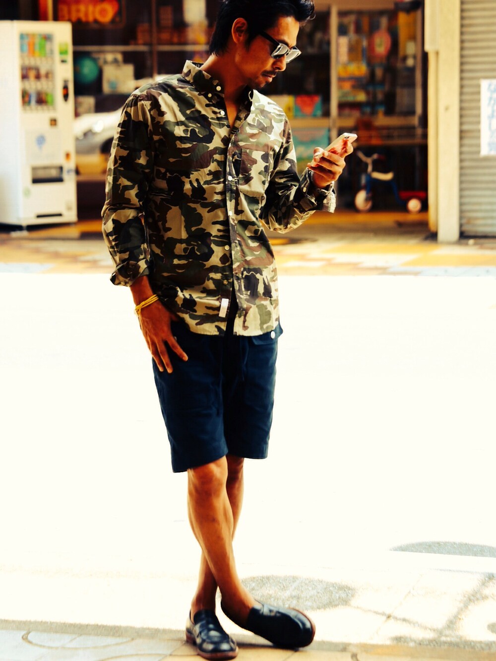「#overflow」｜「DELUXEの"RAY" L/S B.D Shirts（シャツ/ブラウス、その他）」を使った、杉本一さん（メンズ・178cm）の夏コーディネートの1枚目の写真