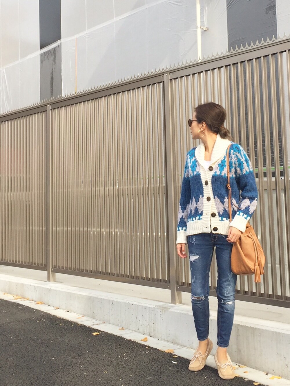 「カジュアルコーデ、休日スタイル、ZARA、UNIQLO、jcrew、UGG、楽チンコーデ、morokobar、ママコーデ、プチプラコーデ」｜「MOROKOBARのアイテム（その他アウター、ブルー系）」を使った、Honey_conaさん（レディース・164cm）の冬コーディネートの1枚目の写真