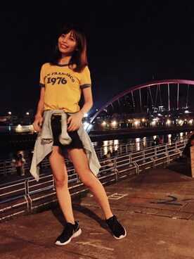 「PULL&BEAR（プルアンドベア）のアイテム（Tシャツ/カットソー、オレンジ系）」を使った、Doraさん（レディース）の秋コーディネート