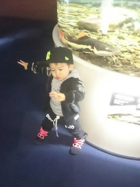 「水族館」｜「アイテム（ブルゾン）」を使った、maibukiさん（キッズ・80cm）の冬コーディネート