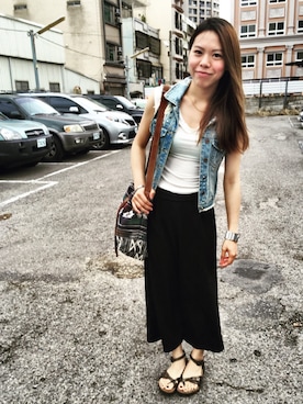 「Roots Canadaのアイテム（バッグ）」を使った、黃千倚さん（レディース・168cm）の秋コーディネート