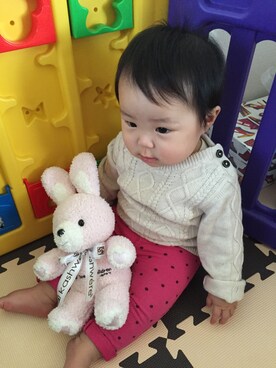 「H&M（エイチ・アンド・エム）のアイテム（ニット/セーター、ベージュ系）」を使った、emmaricaさん（キッズ・80cm）の秋コーディネート