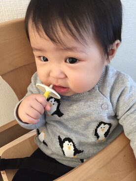 「H&M（エイチ・アンド・エム）のアイテム（ニット/セーター、グレー系）」を使った、emmaricaさん（キッズ・80cm）の秋コーディネート