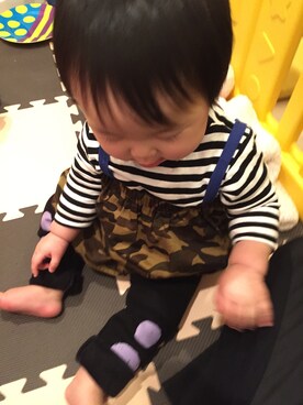 「H&M（エイチ・アンド・エム）のアイテム（Tシャツ/カットソー、ホワイト系）」を使った、emmaricaさん（キッズ・80cm）の冬コーディネート