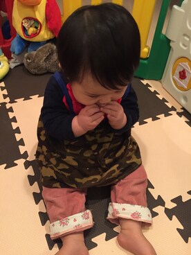 「babyGAP（babyGAP）のアイテム（Tシャツ/カットソー、レッド系）」を使った、emmaricaさん（キッズ・80cm）の冬コーディネート