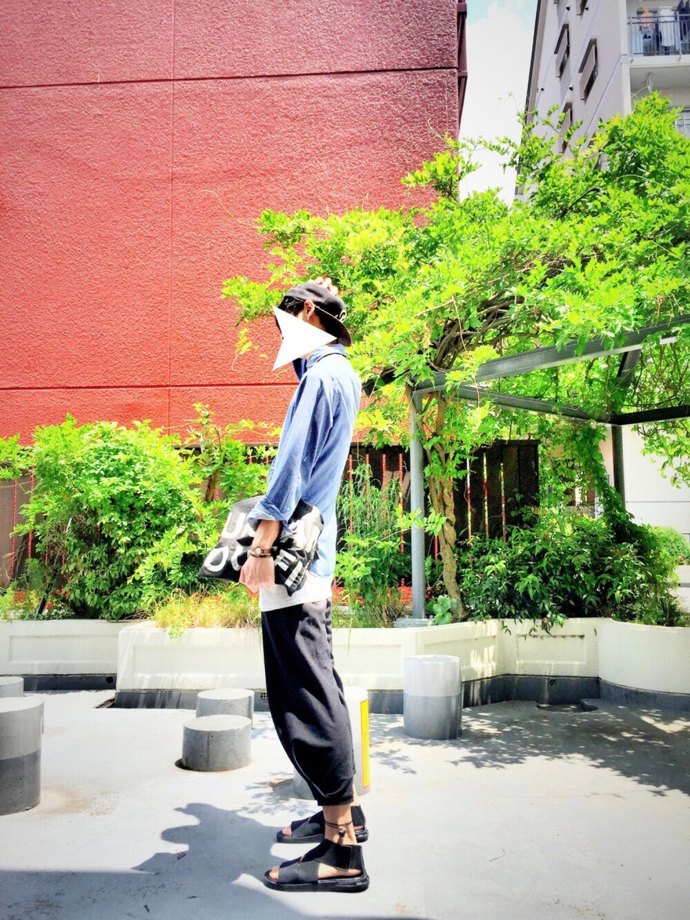 「夏、プチプラ、プチプラコーデ、カジュアル、大人カジュアル、きれいめカジュアル、サンダル、7月WEAR夏のサンダル祭り、ユニクロ、シャツスタイル」｜「PRIMITIVEのアイテム（キャップ、ブラック系）」を使った、peko™️さん（メンズ・180cm）の夏コーディネートの1枚目の写真