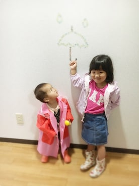 「アイテム（レインシューズ、オレンジ系）」を使った、yuko*さん（キッズ・100cm）の春コーディネート