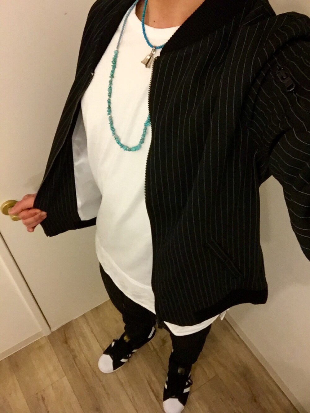 「春」｜「adonis greenのアイテム（ジャケット/アウター、ブラック系）」を使った、yukiさん（メンズ・173cm）の春コーディネートの1枚目の写真