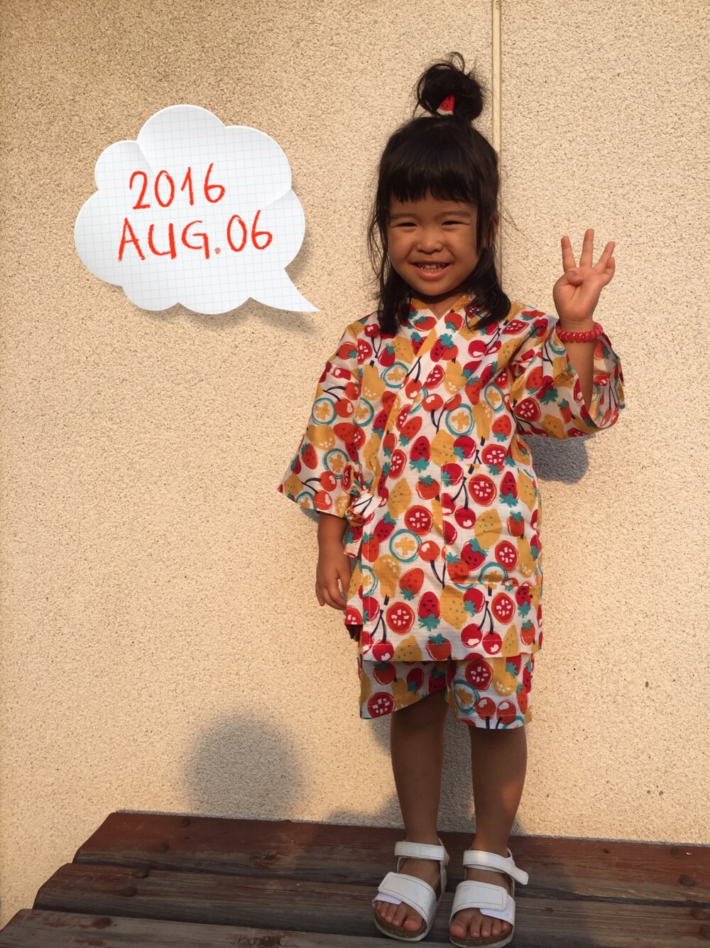 「夏コーデ、甚平、花火大会、スイカ、おだんごヘアー、ハーフアップお団子、フルーツ柄」｜「Birthdayのアイテム（浴衣、その他）」を使った、Kiraさん（キッズ・100cm）の夏コーディネートの1枚目の写真