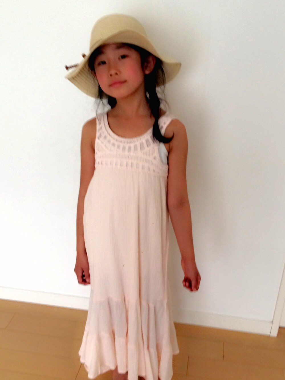 「キッズコーデ、マキシ丈ワンピース、リゾートスタイル、夏コーデ、小学生コーデ」｜「H&Mのアイテム（ハット、ベージュ系）」を使った、まーくんさん（メンズ・181cm）の春コーディネートの1枚目の写真
