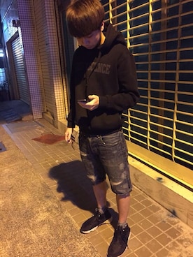 「Levi's BLUE（リーバイス ブルー）のアイテム（デニムパンツ）」を使った、朱祐辰さん（メンズ・174cm）の春コーディネート