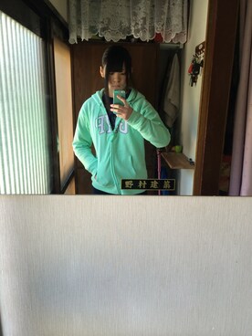 「GAPパーカー（パーカー、グリーン系）」を使った、なおさん（レディース・167cm）の春コーディネート