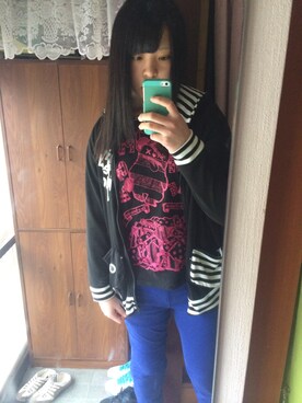 「なんかのキャラクター（パーカー、ブラック系）」を使った、なおさん（レディース・167cm）の春コーディネート