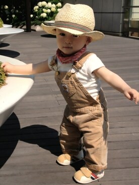 「Carhartt（カーハート）のアイテム（サロペット/オーバーオール、ベージュ系）」を使った、AOKINさん（キッズ）の夏コーディネート