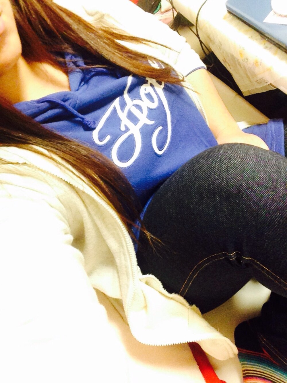 「blue、parker、simple、outfit、white、black、socks」｜「しまむらのアイテム（その他パンツ、ブラック系）」を使った、ヨウコ (Yoko)さん（レディース・157cm）の冬コーディネートの1枚目の写真