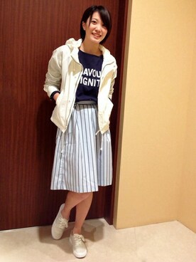 「ホワイトスニーカー」｜「アイテム（マウンテンパーカー）」を使った、ikka HEAD OFFICE Women'sさん（レディース・158cm）の春コーディネート