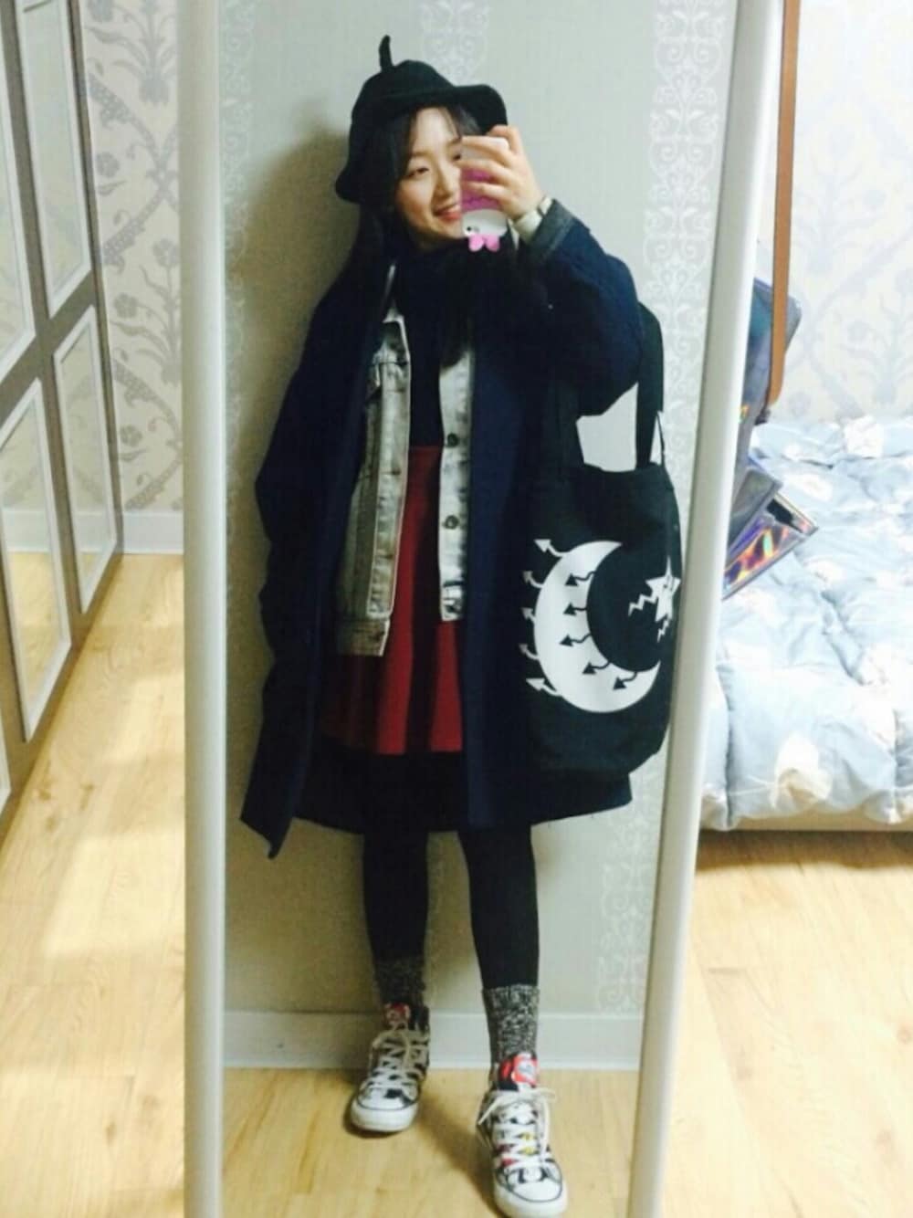 「blue、muffler、dailylook、daily look、ALL STAR、winter、ALAND、sneakers」｜「blogのアイテム（ハット、ブラック系）」を使った、sin yerinさん（レディース・154cm）の冬コーディネートの1枚目の写真