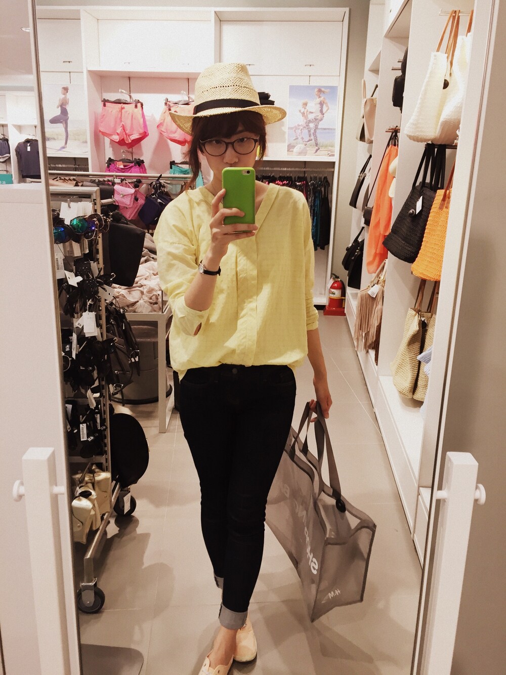 「yellow、ジンーズ、スキニーデニム、夏、黄色」｜「valley girlのアイテム（シャツ/ブラウス、イエロー系）」を使った、exceptionさん（レディース・170cm）の春コーディネートの1枚目の写真