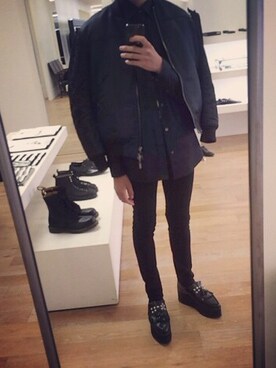 「GIVENCHY」｜「アイテム（ミリタリージャケット）」を使った、Rさん（メンズ・180cm）の秋コーディネート