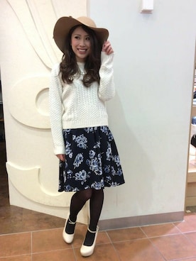 「花柄 スカート」｜「アイテム（スウェット）」を使った、uriさん（レディース・158cm）の冬コーディネート