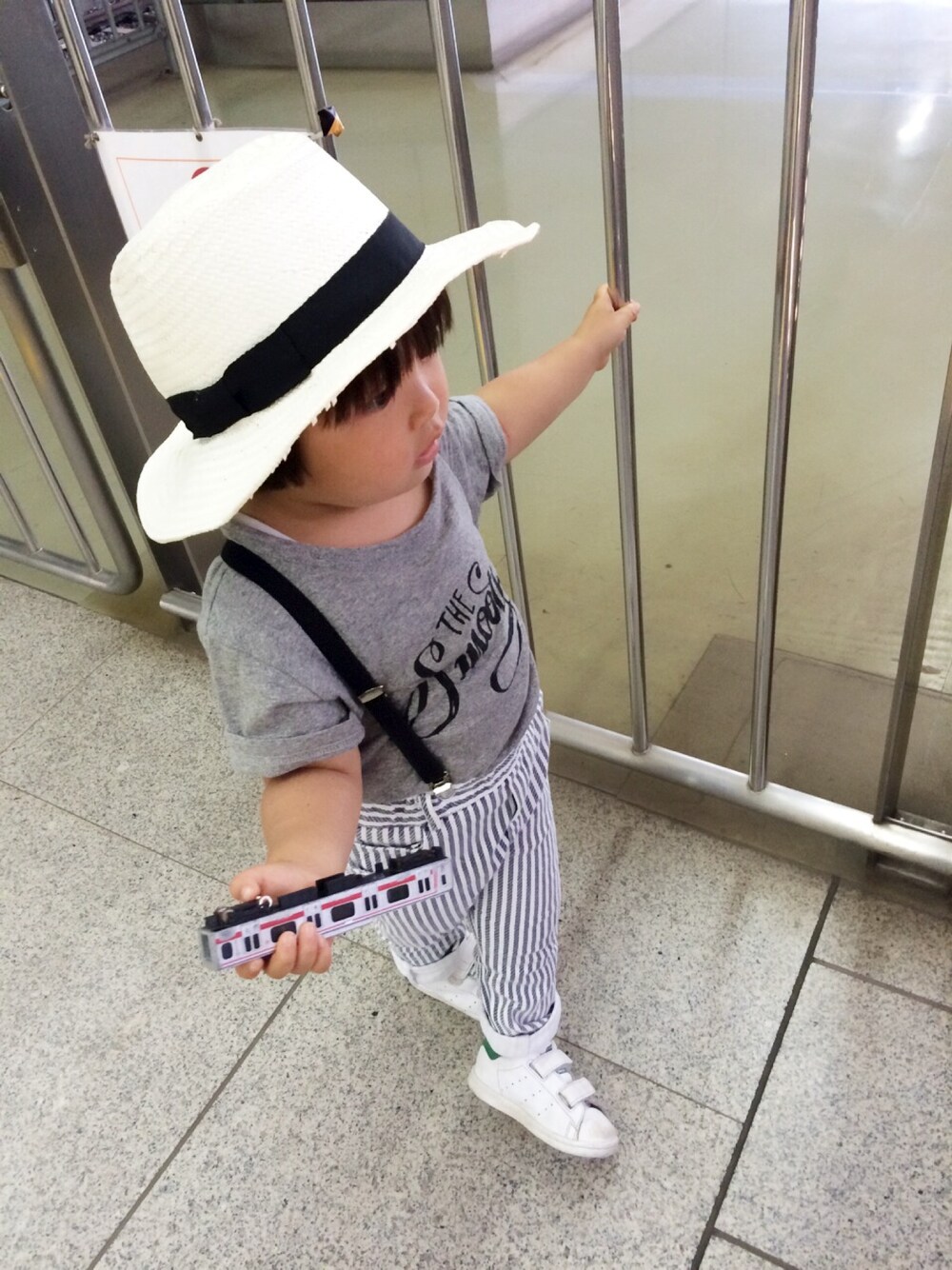 「smoothy、男の子、2歳、kids」｜「OLD NAVYのアイテム（ハット、ホワイト系）」を使った、souさん（キッズ・90cm）の夏コーディネートの1枚目の写真