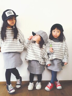 「OLD NAVY（オールドネイビー）のアイテム（ニット/セーター、グレー系）」を使った、pooooocoさん（キッズ）の冬コーディネート