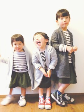 「Birthday（バースデイ）のアイテム（チェスターコート、グレー系）」を使った、pooooocoさん（キッズ）の冬コーディネート